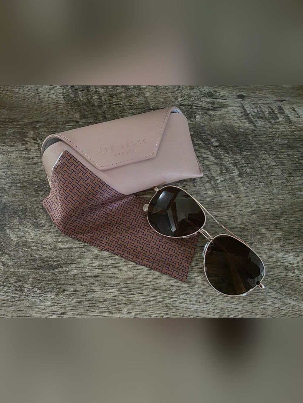 Ted Baker Blush Polorized Sunglasses With Case And Cloth